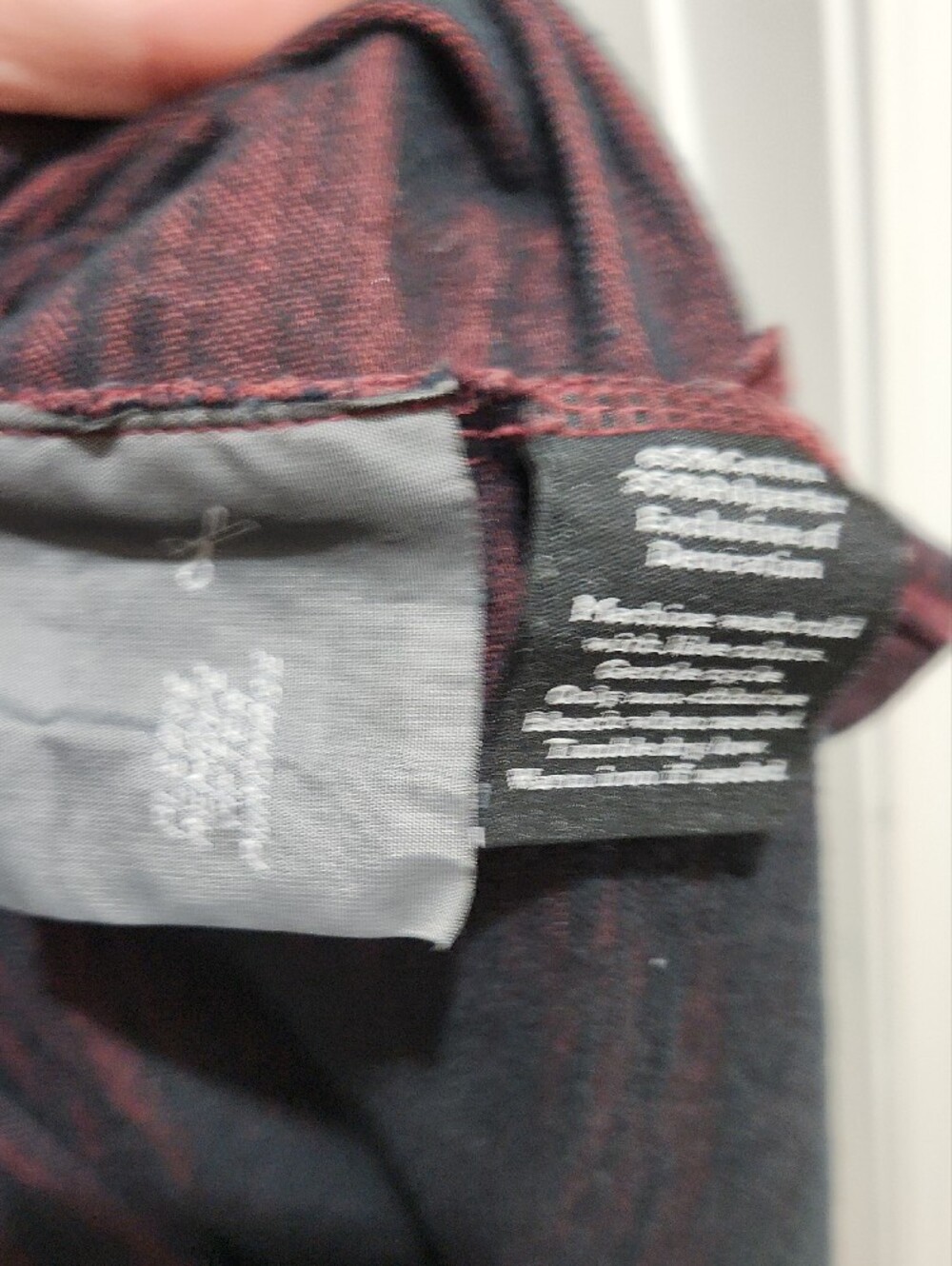Rock & Republic Men's Maroon Polo with Chest Pockets - Picture 4 of 6